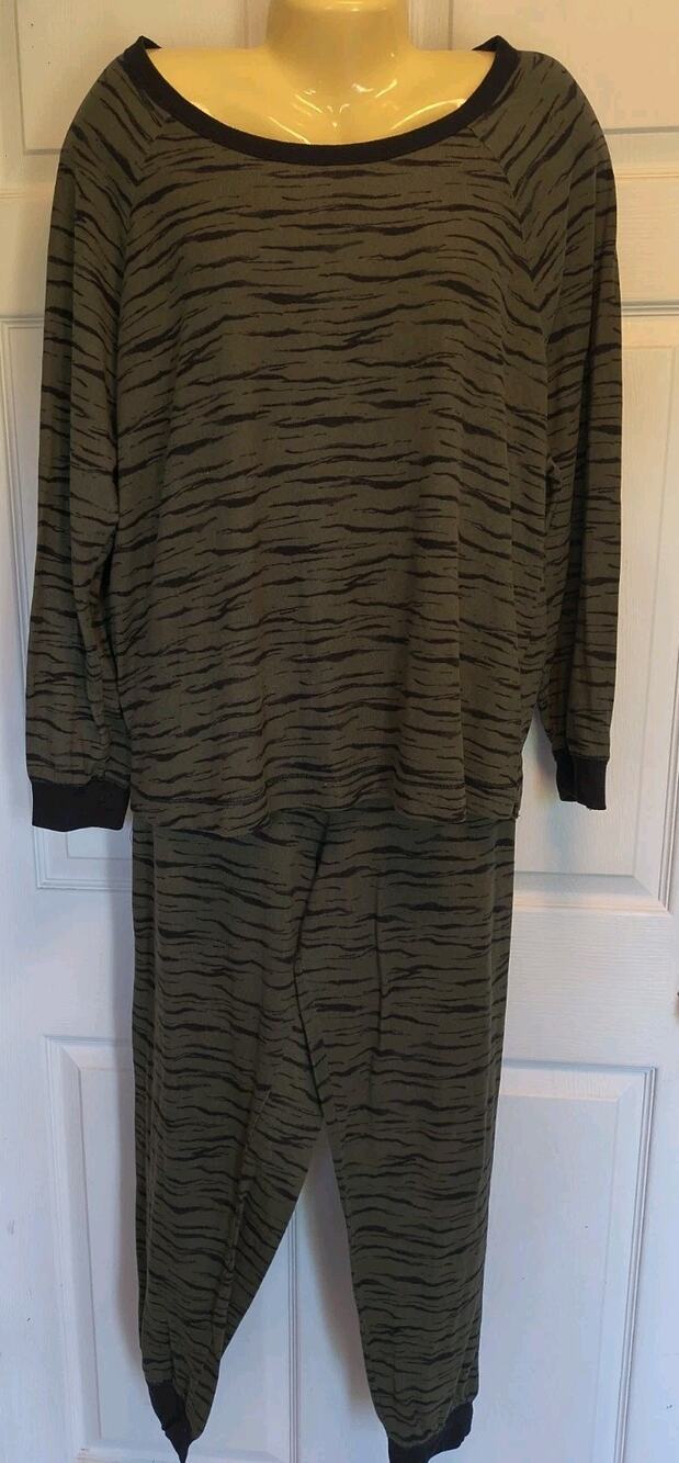 Anne Klein Women’s XL Green/Black Animal Print Knit Pajama Set Long Sleeve